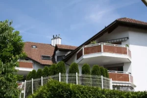 Mehrfamilienhaus in Hermetschwil-Staffeln mit Balkonen