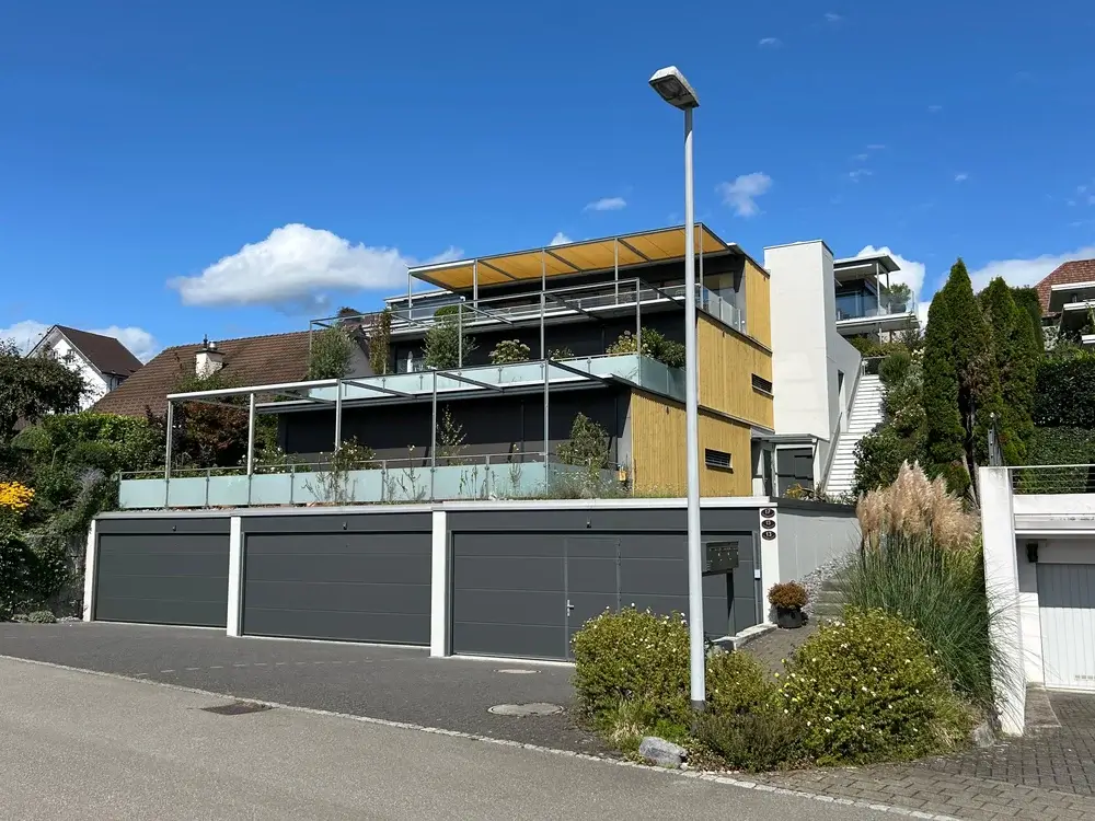 Moderne Terrassenhäuser in Wohlen, verwaltet von AW Immobilien.
