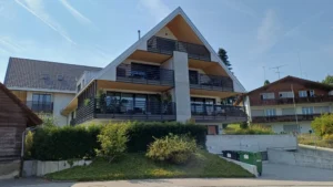 Mietliegenschaft in Buttwil mit 2½- und 3½-Zimmerwohnungen – Verwaltung durch AW Immobilien.